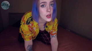 Стэйсі Мун пляскае па сваёй вялікай белай задніцы да тых часоў, пакуль яна больш не можа гэтага выносіць