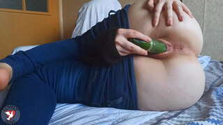 PAWG Dejlig Due knepper hendes stramme fisse med lange agurk
