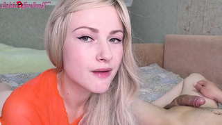 Сексуалдык Подружка Жасайт Минет Мүчөсүнө жана Лижет Жумуртка кийин Иш - Глотает сперму