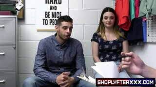 Kiam Kinsley Kane kaj ŝia koramiko estas kaptita uzanta ŝtelita kreditkarto, perdo antaŭzorgo temoj Kinsley al plena strio kaj kavo serĉo.