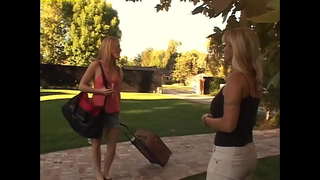 Симпатичные молодые студентки, которые не задерживают себя на цепь - Анна, Кэли, Эрика Кисс, Холли Халстон, Анико, Николетта