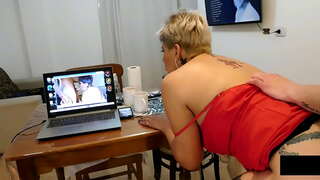 Tôi khám phá ra hắn theo dõi tôi từ khi tôi và tôi làm cho anh ta điền vào mông tôi với sữa cho đến khi nó tràn .....