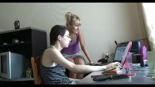 Et puis boursier prend son bouton