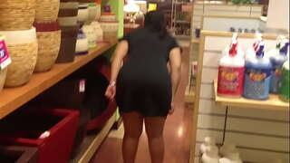 Culona haapii teen topanga me kaihe i roto i te toa