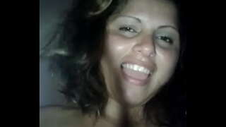 Rica gordita ecuatoriana die weet hoe te rijden