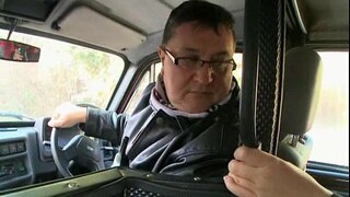 Hadjara ငယ်တစ်စီးနှင့်အတူလူဟောင်း