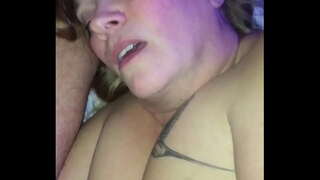 Sperma an der mama ' s Mond