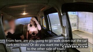 ציצים גדולים חובבנית מקבלת פנים מזויפות מונית