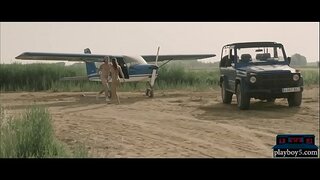 Španski MILF babe muhe s seboj na letalo in jebe