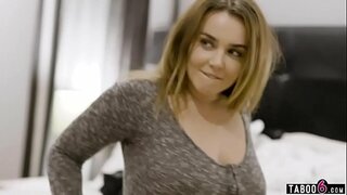 Veľké prsia couchsurfer pokúsili ukradnúť z chlap hosting jej