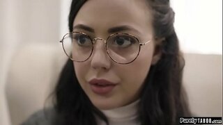 Trápí panny poslední možnost je sociální pracovník je setkání.On je jediný, kdo může pomoci jí a její ségra, ale to je v ceně.Chce ji mít sex s ním.Vtip není jiná možnost, že v krku jeho penis a nechá ho jíst ji ven dřív, než on jí šuká