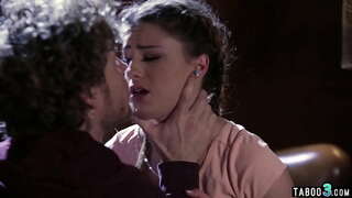 Detektif nyusun bitches pikeun nyugemakeun manéhna nyingkahan jail