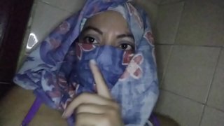Arabian Mommy Suot Niqab ang Buhok ng Kanyang Puki MAHIRAP