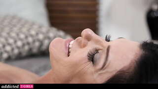 ���ັ້ນຕອນ-ບ້ານ Fucks ຂອງນາງຍິງມັກແມ່ StepDaughter